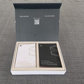 Sample Pack aperto con Regular ed Exclusive Paper